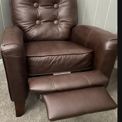 New Beautiful Expresso Brown Leather Recliner