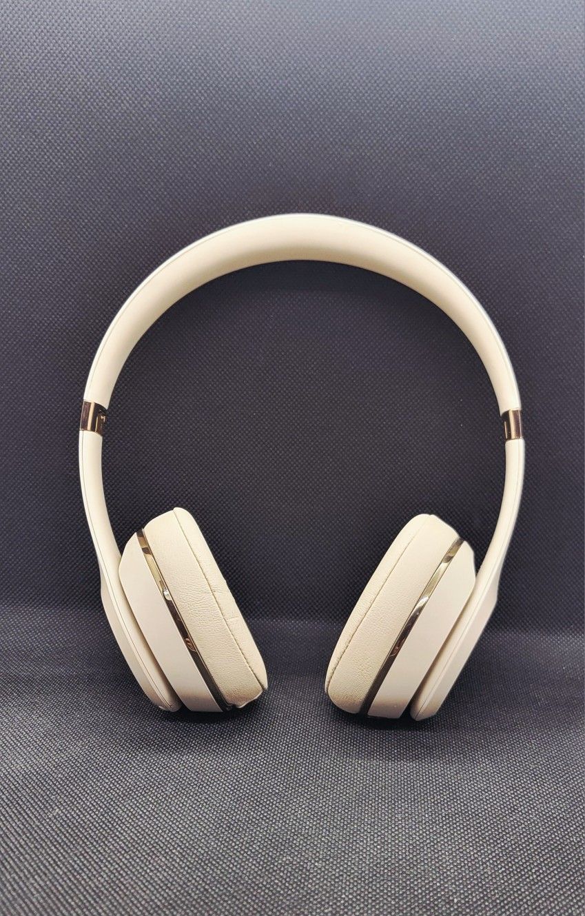 Beats Solo3 Wireless – Beige – Good Condition