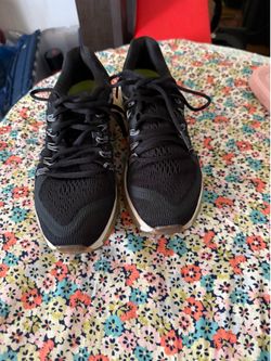 Nike tennis shoes size 7