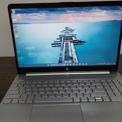 HP 15.6 TOUCH-SCREEN LAPTOP 