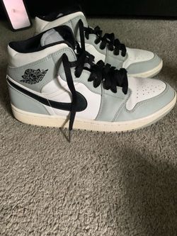 Size 9.5 Men Jordan 1 Mid Light Smoke Grey