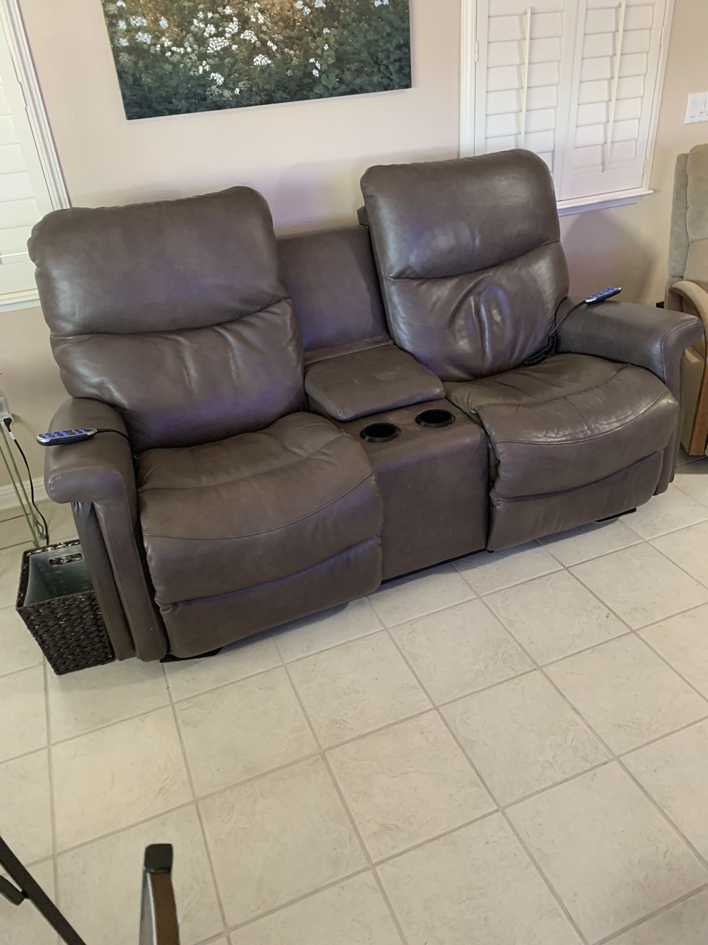 Lazy Boy Lay Flat Reclining Love Seat with Console - Dark Brown