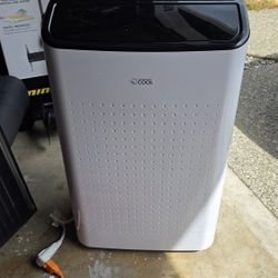 Heating & Cooling
Air Conditioners & Fans
Room Air Conditioners
Portable Air Conditioners
Commercial Cool 10800-BTU DOE (115-Volt) White Vented Portab