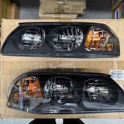 Headlights For 2000 To 2005 Chevy Impala; Black Housing With Amber Corners./ Luces Negras 