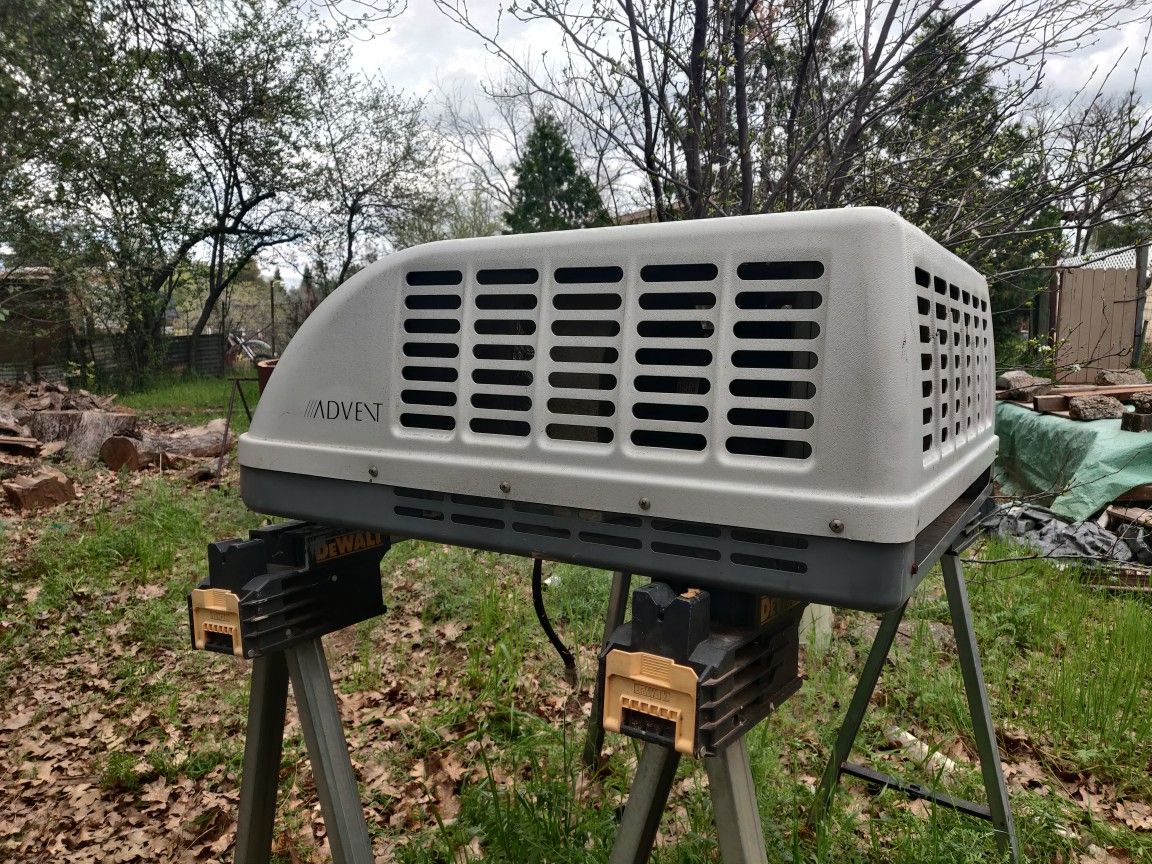 Advent/ RV Roof Top Air Conditioner