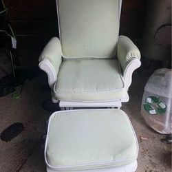 Gliding Chair With Ottoman