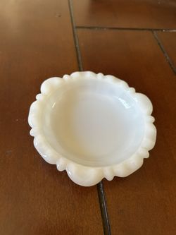 Ashtray VINTAGE ANCHOR HOCKING WHITE MILK GLASS 