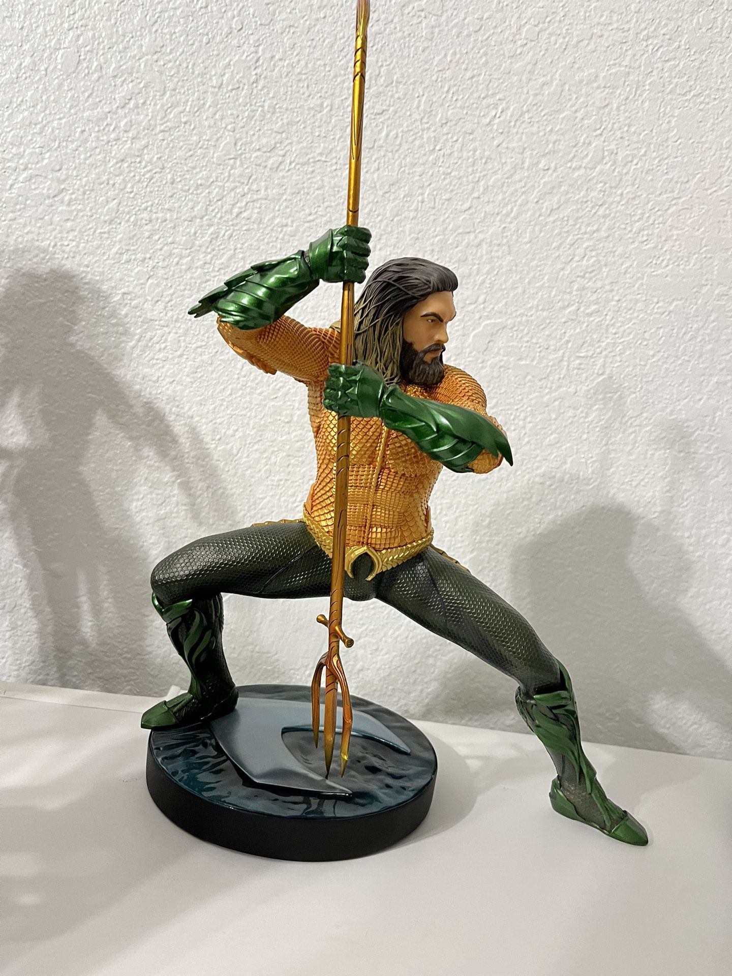 DC Collectibles Aquaman Statue 1/6th Resin Statue