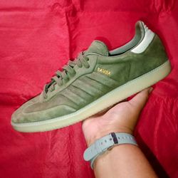 Men's Size 11.5 Adidas Samba Olive/Gum bottom