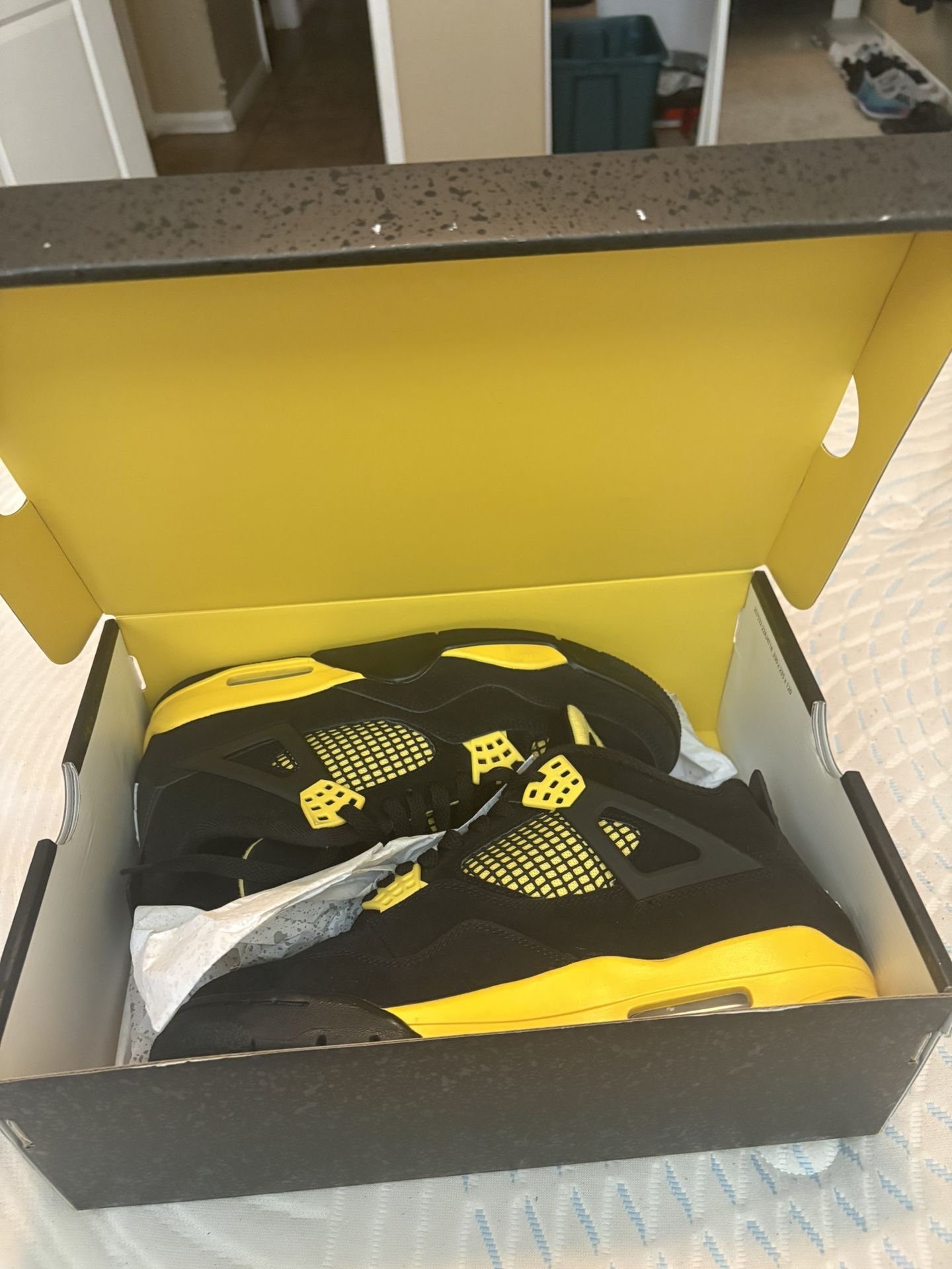 Jordan 4 Retro Thunder