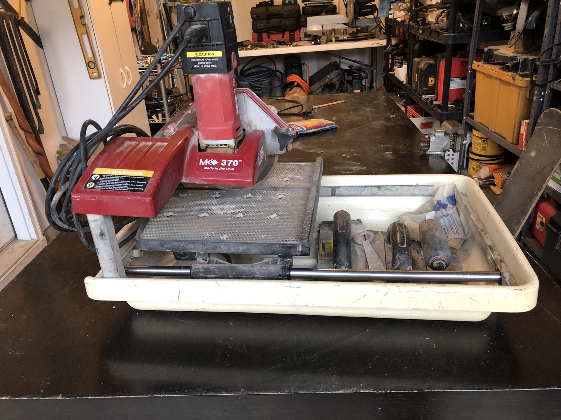 Wet tile saw