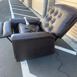 Lift chair, recliner with remote control/sillon reclinable con elevacion y control