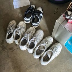 4 Pairs of shoes NIKE and NEW BALANCE