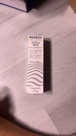 MEEDEN Titanium White Acrylic Paint: Matte Finish 250ml/8.45oz Soft Body Bulk Acrylic Colors in Squeeze Bottle - Fluid Flow Art Paints for Adults Arti