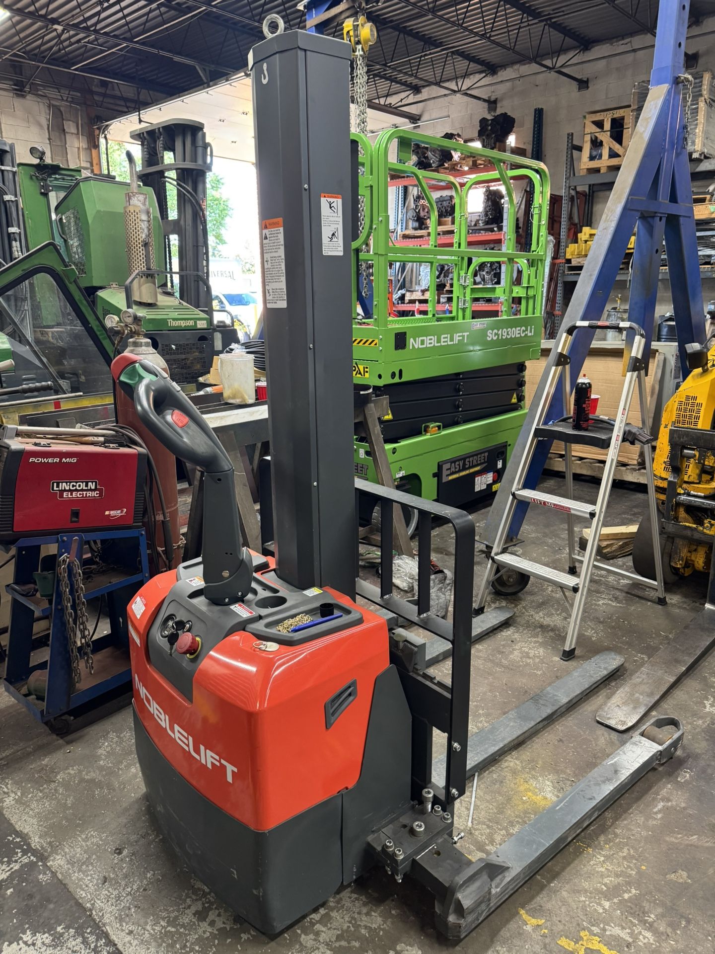 Noblelift Stacker