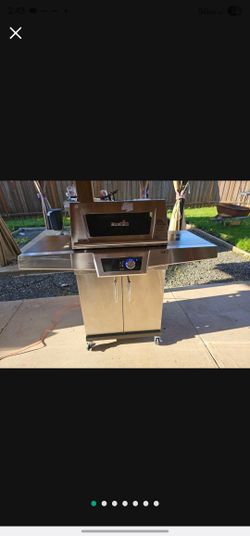 Like New - CHARBROIL GRILL