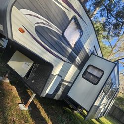 RV 5th Wheel Puma Bunk/House $10900