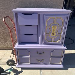 Princess-like kids dresser