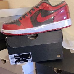 Air Jordan 1 Low Reverse Bred Men Size 8.5     Women Size 10