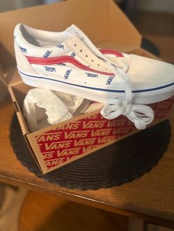 Brand New Vans Old Skool Size 9 Men - White / Red / Blue Vans Print -