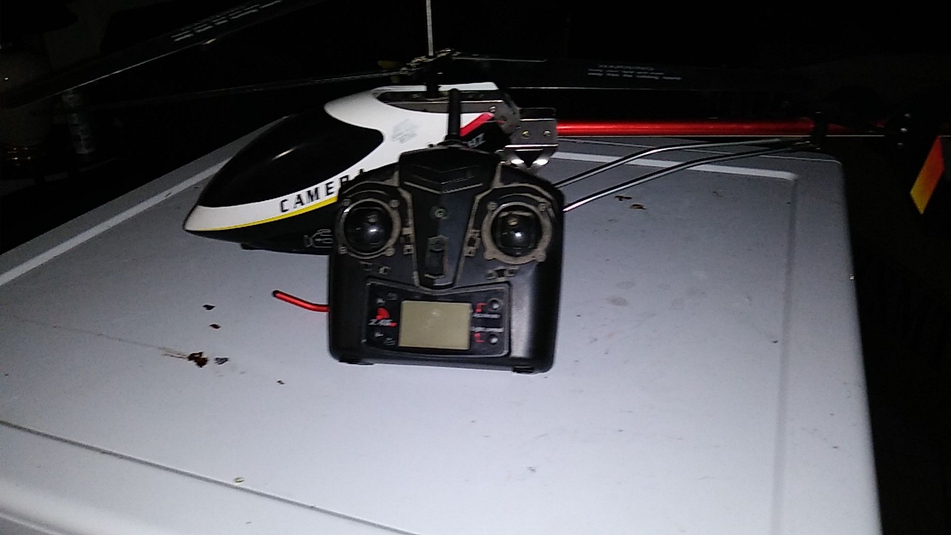 Toy helicopter with remote don't have no charger