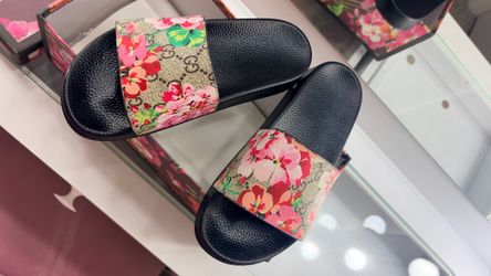 Gucci flower sandals