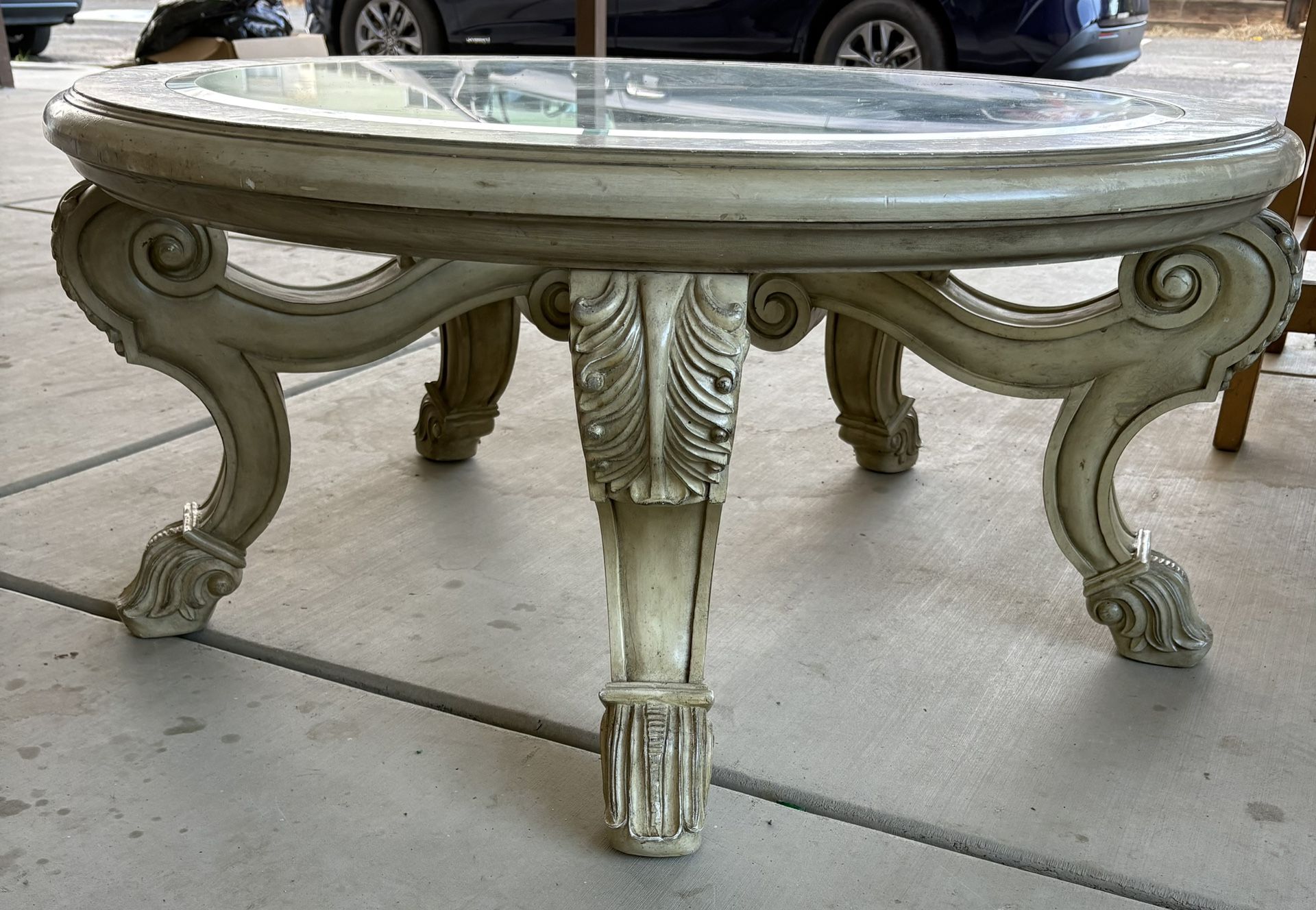 Very Nice And Sturdy Coffee Table 