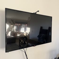 55 Inch LG TV w/back-screen LED Lighting 