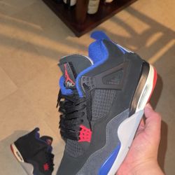 Jordan’s 4 Rare Air Size 12  (gold Lettering) 