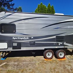 2018 Keystone Springdale Travel Trailer 23ft