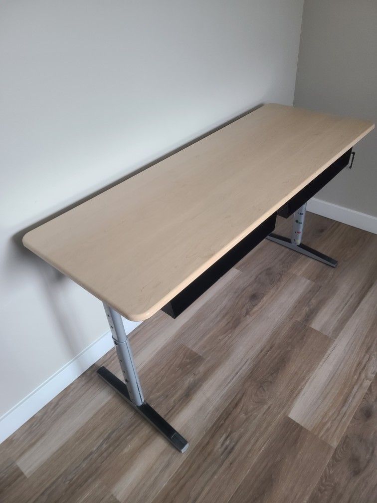 Desk laminated wood color adjustable legs