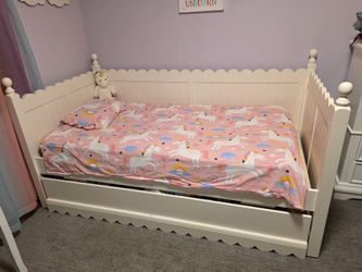 Twin Trundle Bed + Room Decor