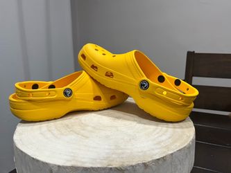 Crocs Classic Clog Yellow Slip On Comfort Sandals Shoes Unisex Men 6 Women 8