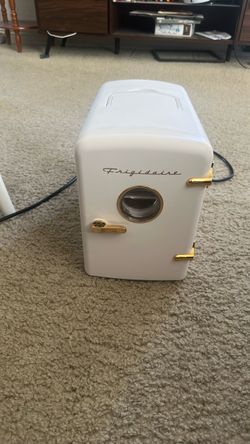 Mini fridge Frigidaire
