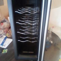 SPT Wine Cooler Black 