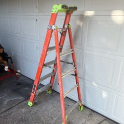 Louisville 6ft Fiberglass Ladder