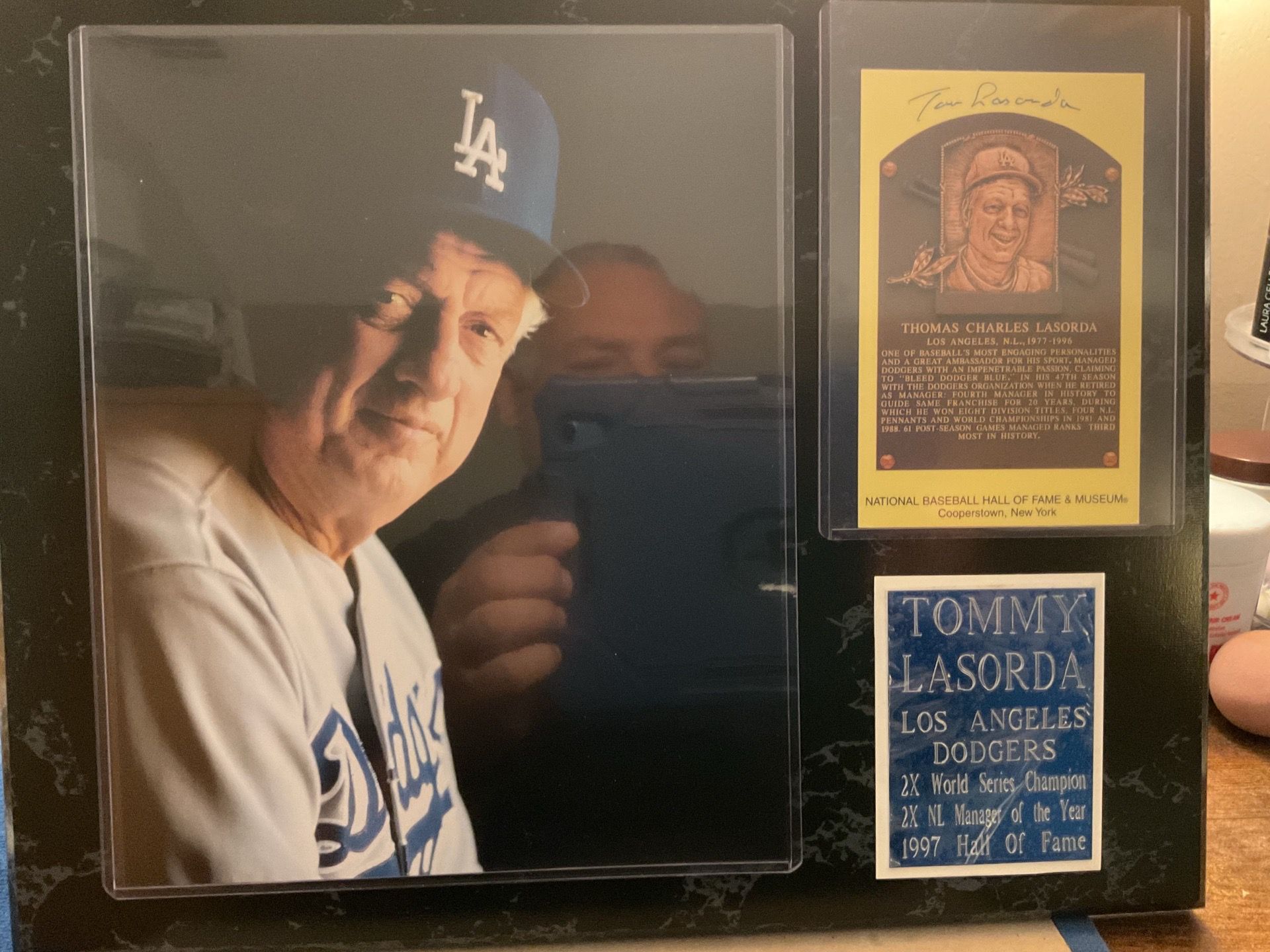 Los Angeles Dodgers Tommy Lasorda Autographed Hall of Fame Card in Plaque .