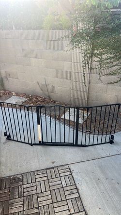 Child/pet double door gate with middle latch entrance