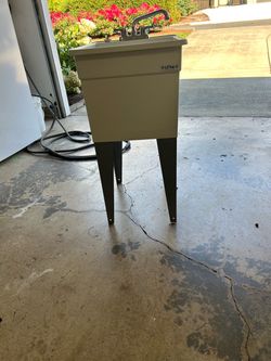 Utility sink / faucet