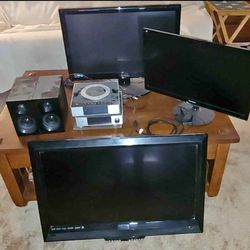 $40 Each Firm Your Choice 32" HD Tv Or 26" Computer Monitor  No Remote