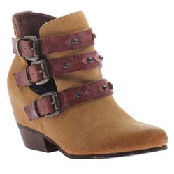 NEW OTBT Valley View Side-zip Ankle Strap Boots in Honey color featuring a genuine leather upper and a studded trio-buckle detail SIZE 6.5.