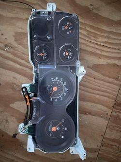 1990 CHEVY SUBURBAN                                                ( CLUSTER )