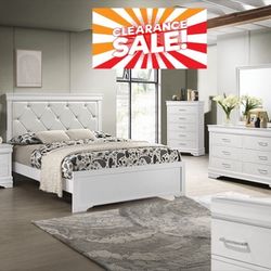 4pcs King Size Bedroom Set w. Mattress Included 