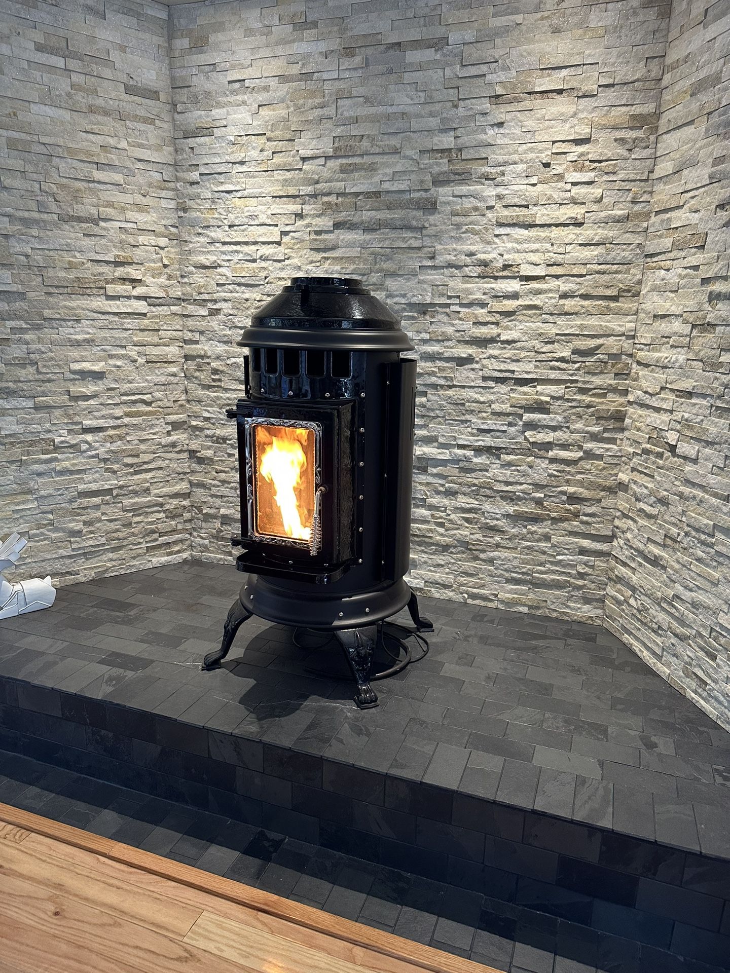 Thelin Parlour Pellet Stove for Sale in Overgaard, AZ - OfferUp