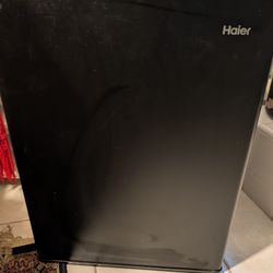Haier 2.7 Cu.Ft Black Refrigerator 