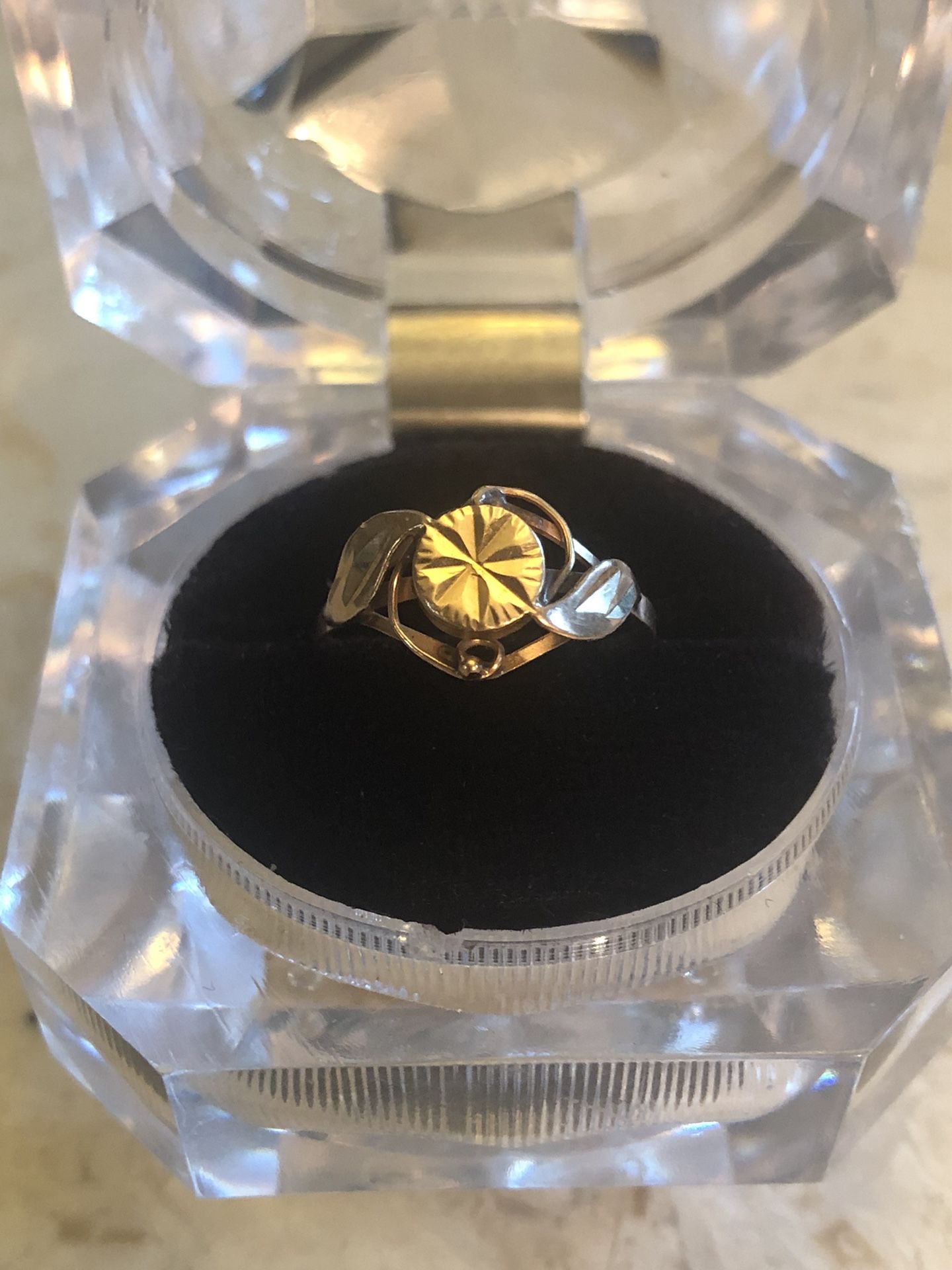 Small 18k Gold Ring Size 6 $90.00 Price Is Below Spot Full Price Offers Only!!