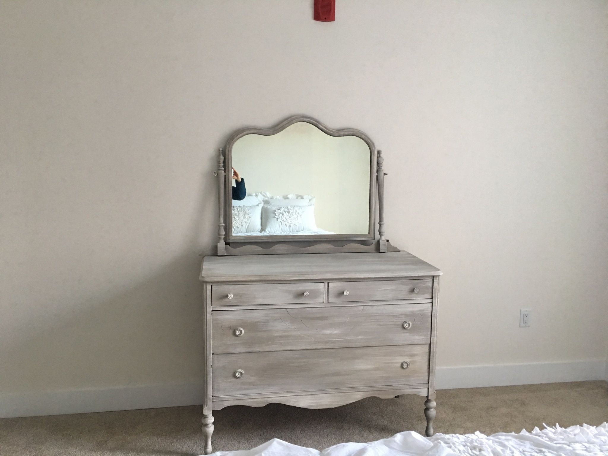 Bedroom Furniture : Dresser /nightstands/ Lamps