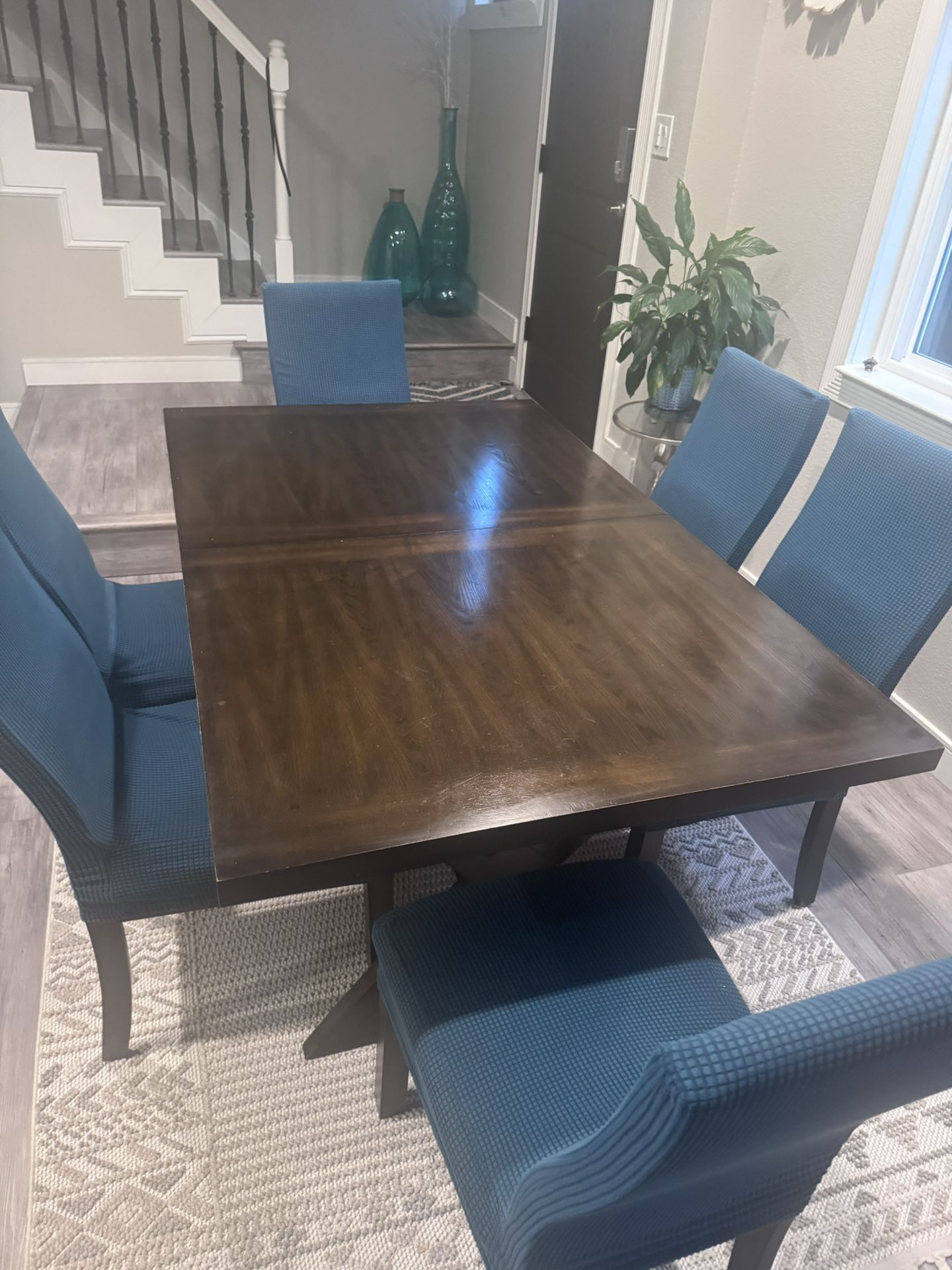 Extendible Dinning Table + 6 Chair (Costco)