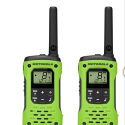 Motorola Solutions T600 35 Miles Waterproof Two-way Radio Green, 2-pack