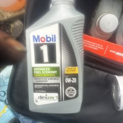 New 3 quarts 0w20 motor oil